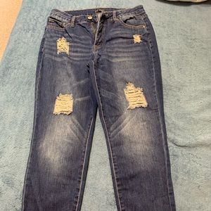 Look super cute size 12 distressed jeans 🥰